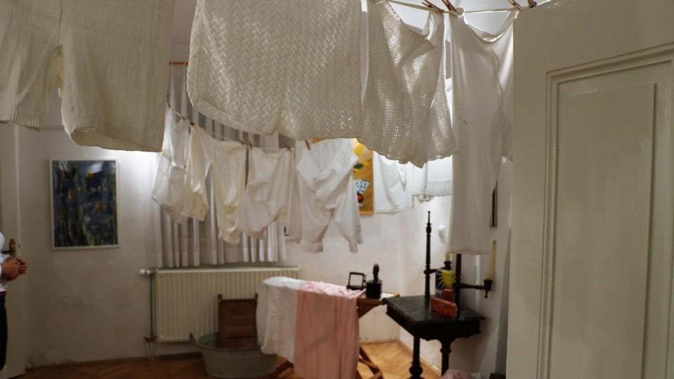 V času Dnevov narodnih noš in oblačilne dediščine tudi razstava spodnjega perila 