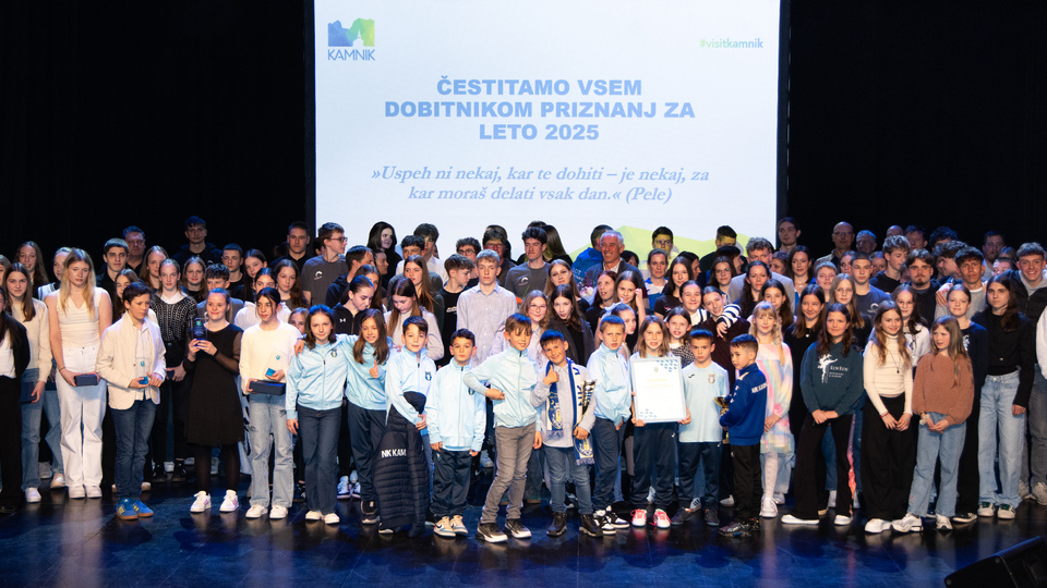 Naslovna fotografija za: Najboljši športniki Kamnika za leto 2025 so Tjaša Vrtačič in Matic Kranjec Žagar ter ekipa kegljaškega kluba Calcit Kamnik – ženske