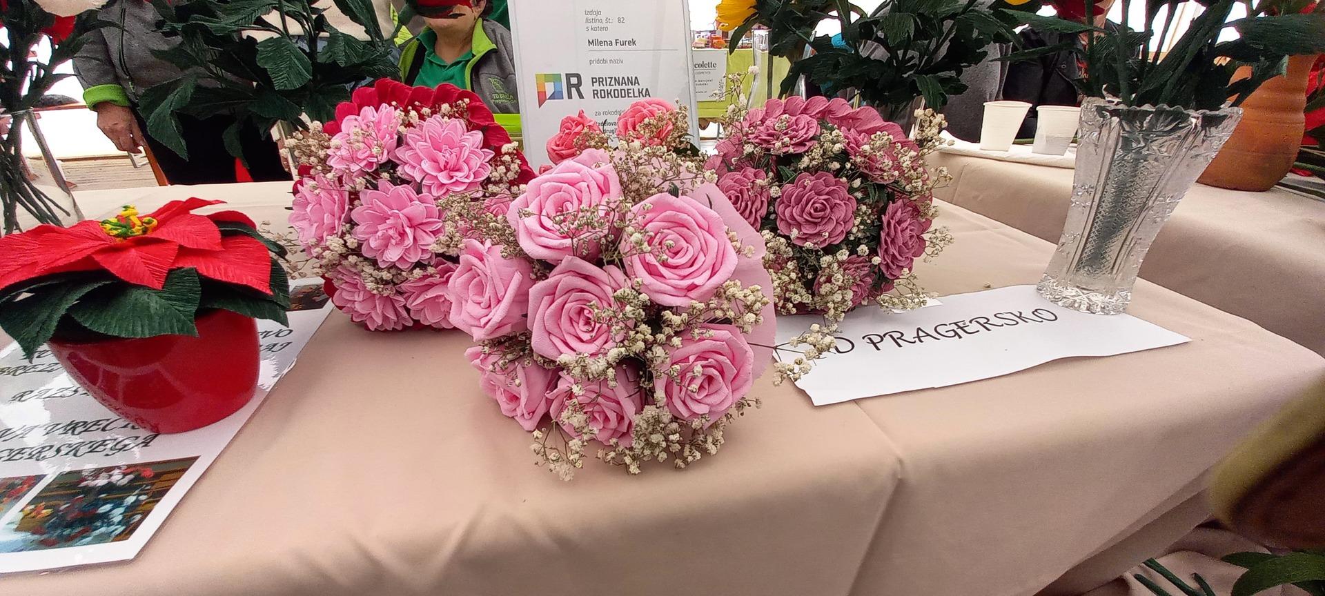 Roža šopki na prireditvi Cvetoča jesen v Tuhinjski dolini